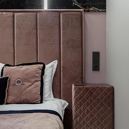 Family Residence Boutique Apartments Lviv Extérieur photo