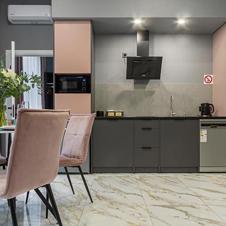 Family Residence Boutique Apartments Lviv Extérieur photo