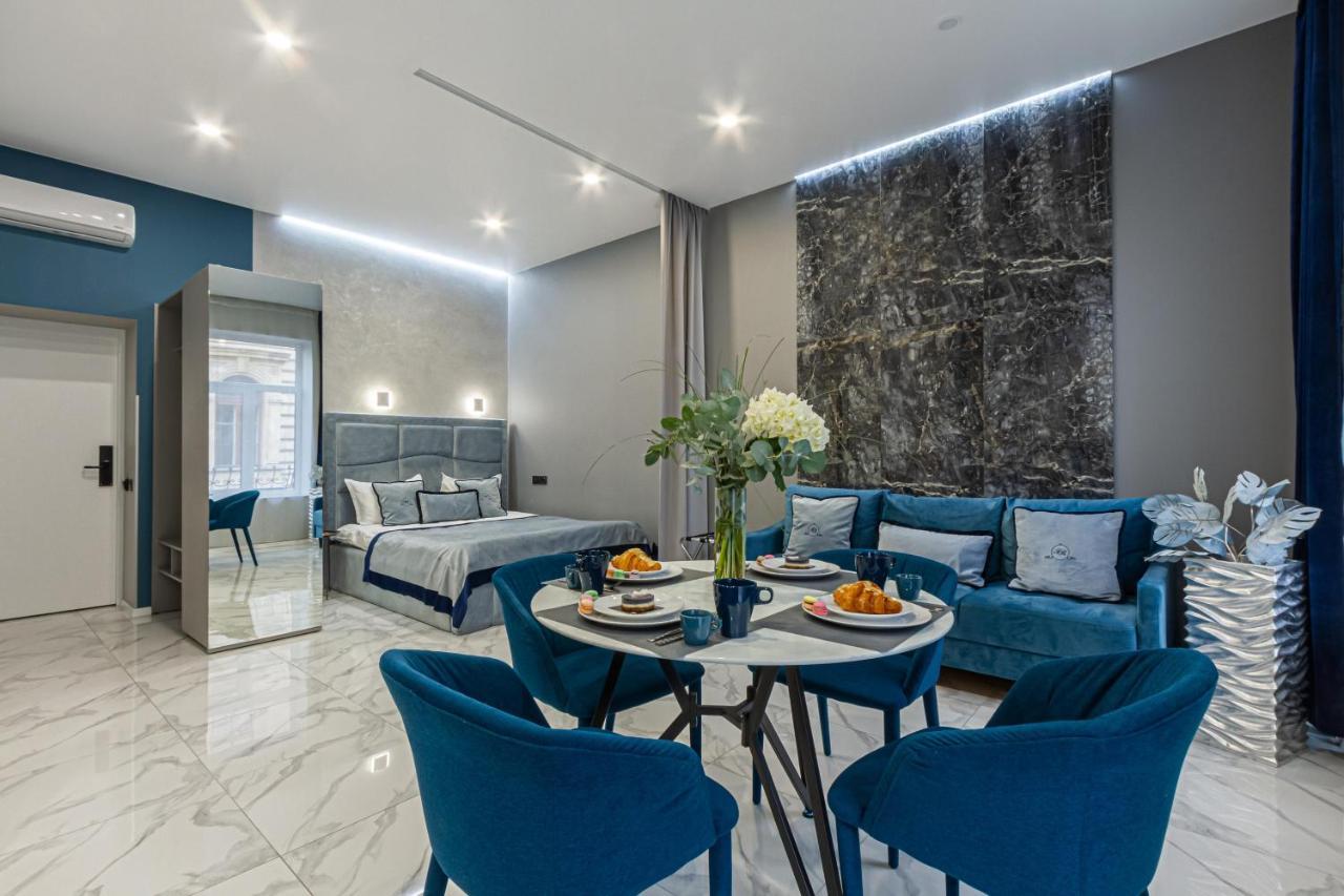 Family Residence Boutique Apartments Lviv Extérieur photo