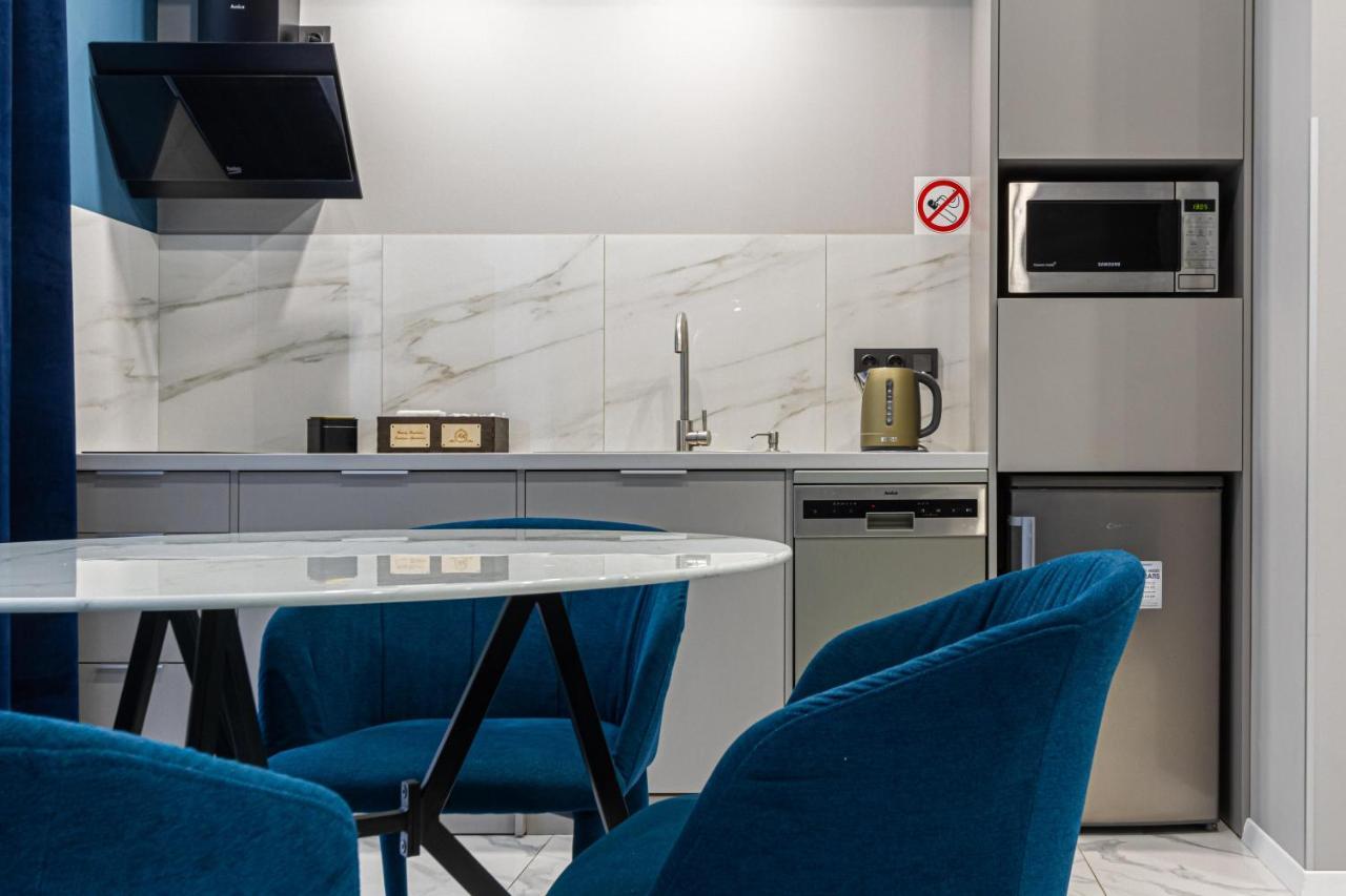 Family Residence Boutique Apartments Lviv Extérieur photo