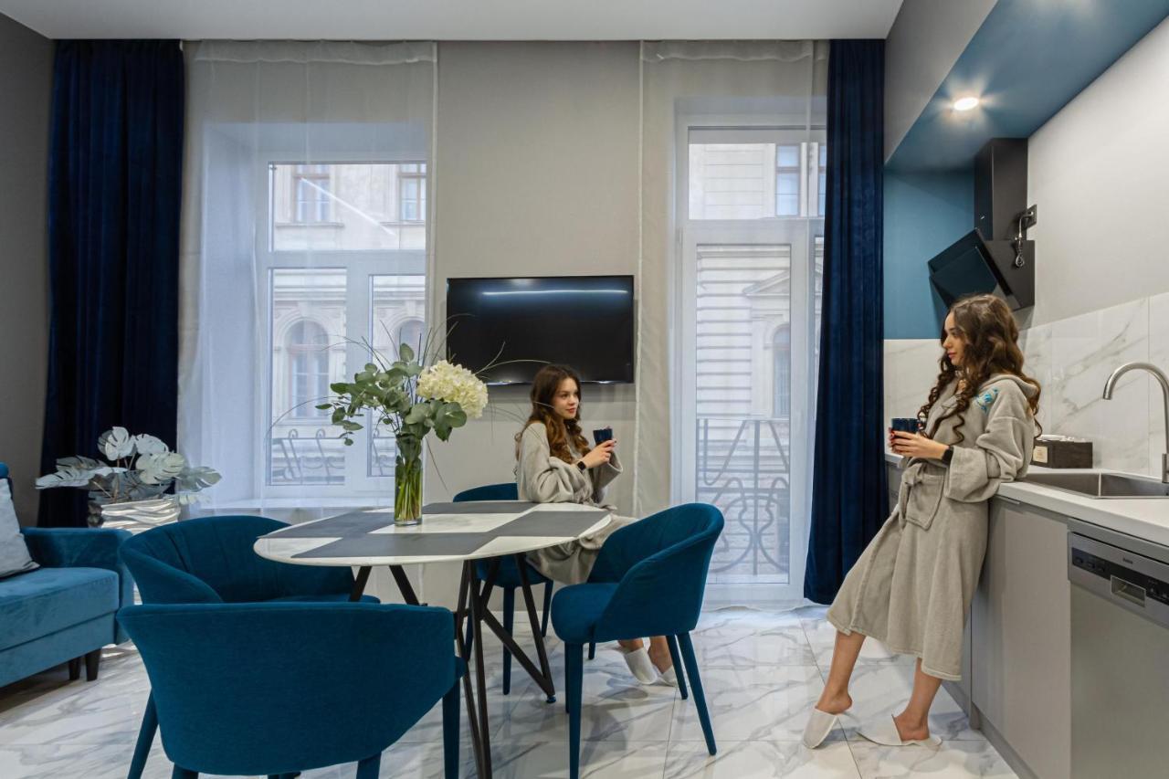 Family Residence Boutique Apartments Lviv Extérieur photo