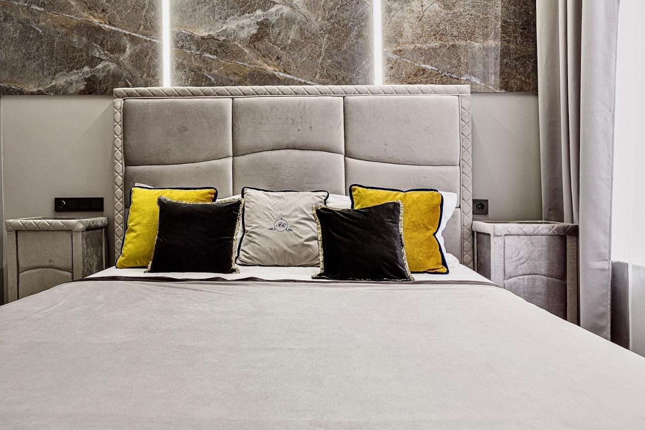 Family Residence Boutique Apartments Lviv Extérieur photo