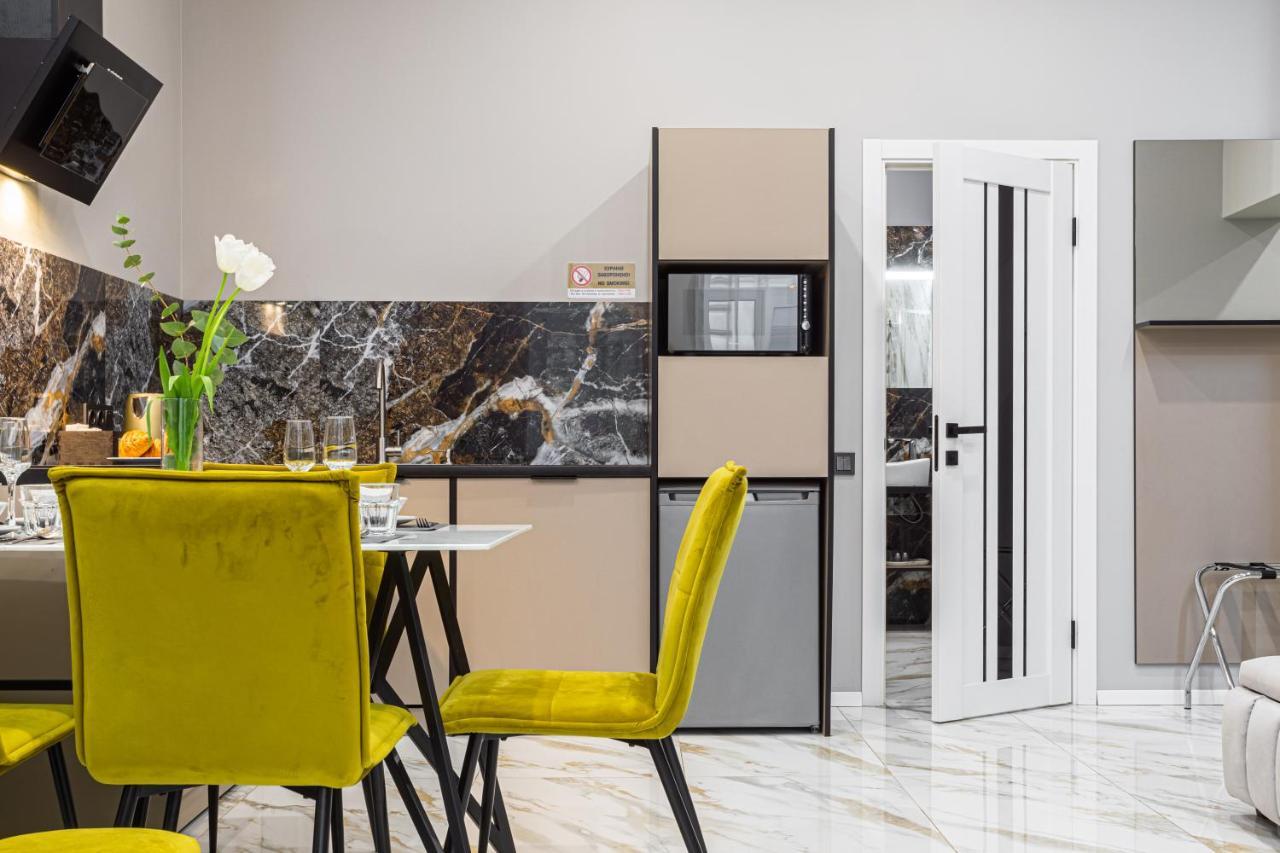 Family Residence Boutique Apartments Lviv Extérieur photo