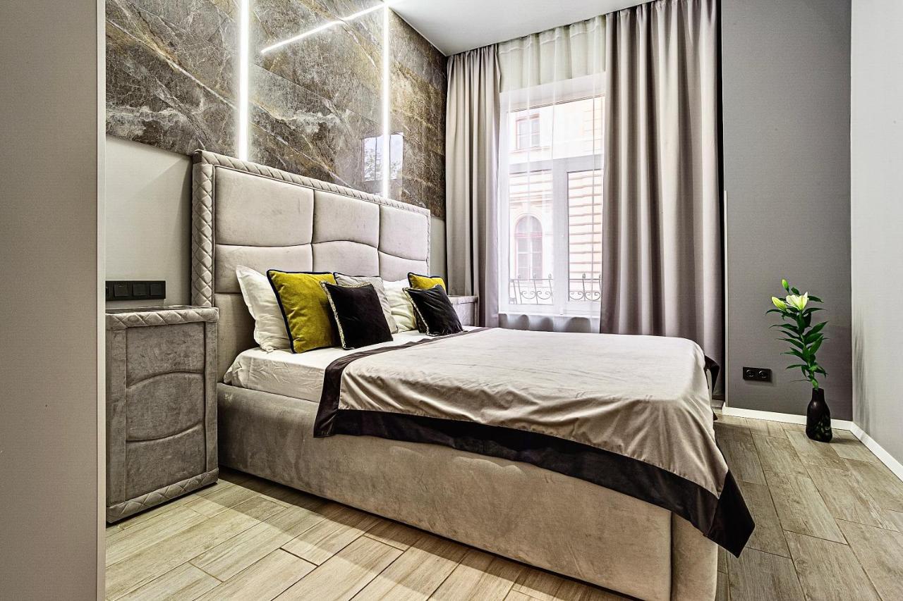 Family Residence Boutique Apartments Lviv Extérieur photo