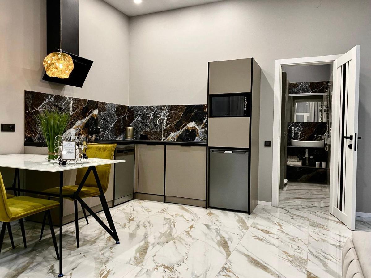 Family Residence Boutique Apartments Lviv Extérieur photo