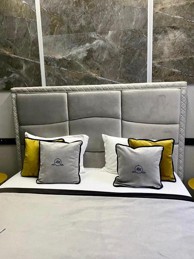 Family Residence Boutique Apartments Lviv Extérieur photo