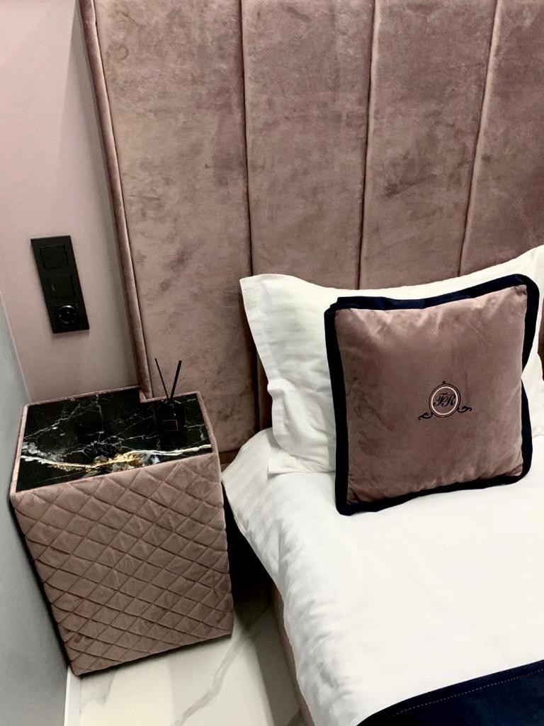 Family Residence Boutique Apartments Lviv Extérieur photo