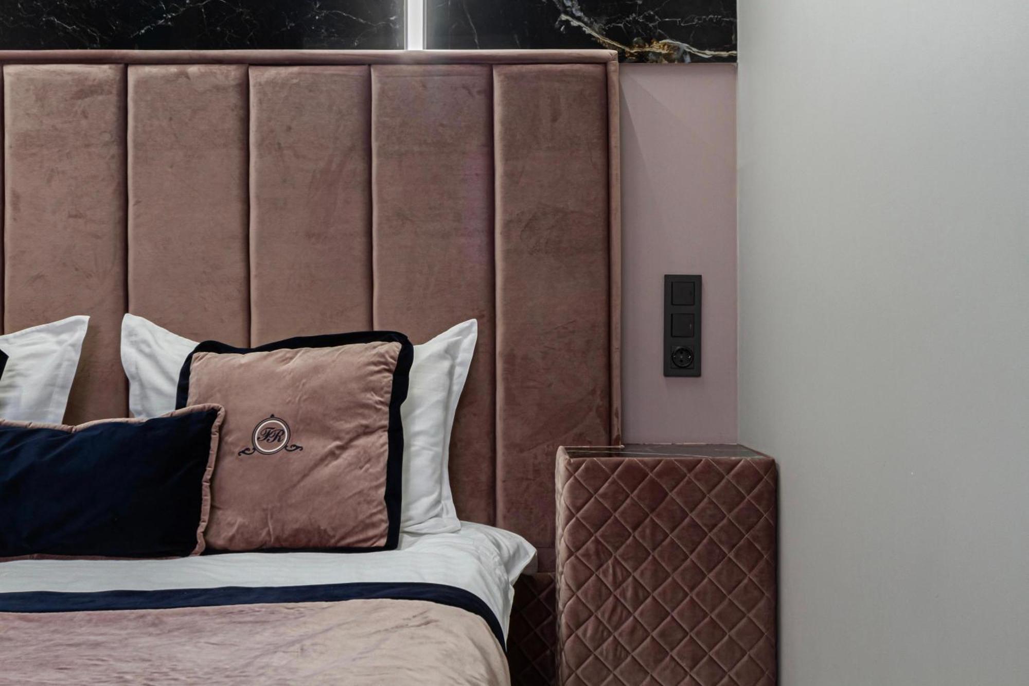 Family Residence Boutique Apartments Lviv Extérieur photo