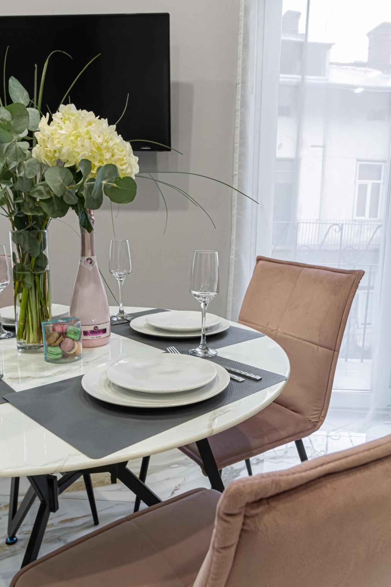 Family Residence Boutique Apartments Lviv Extérieur photo