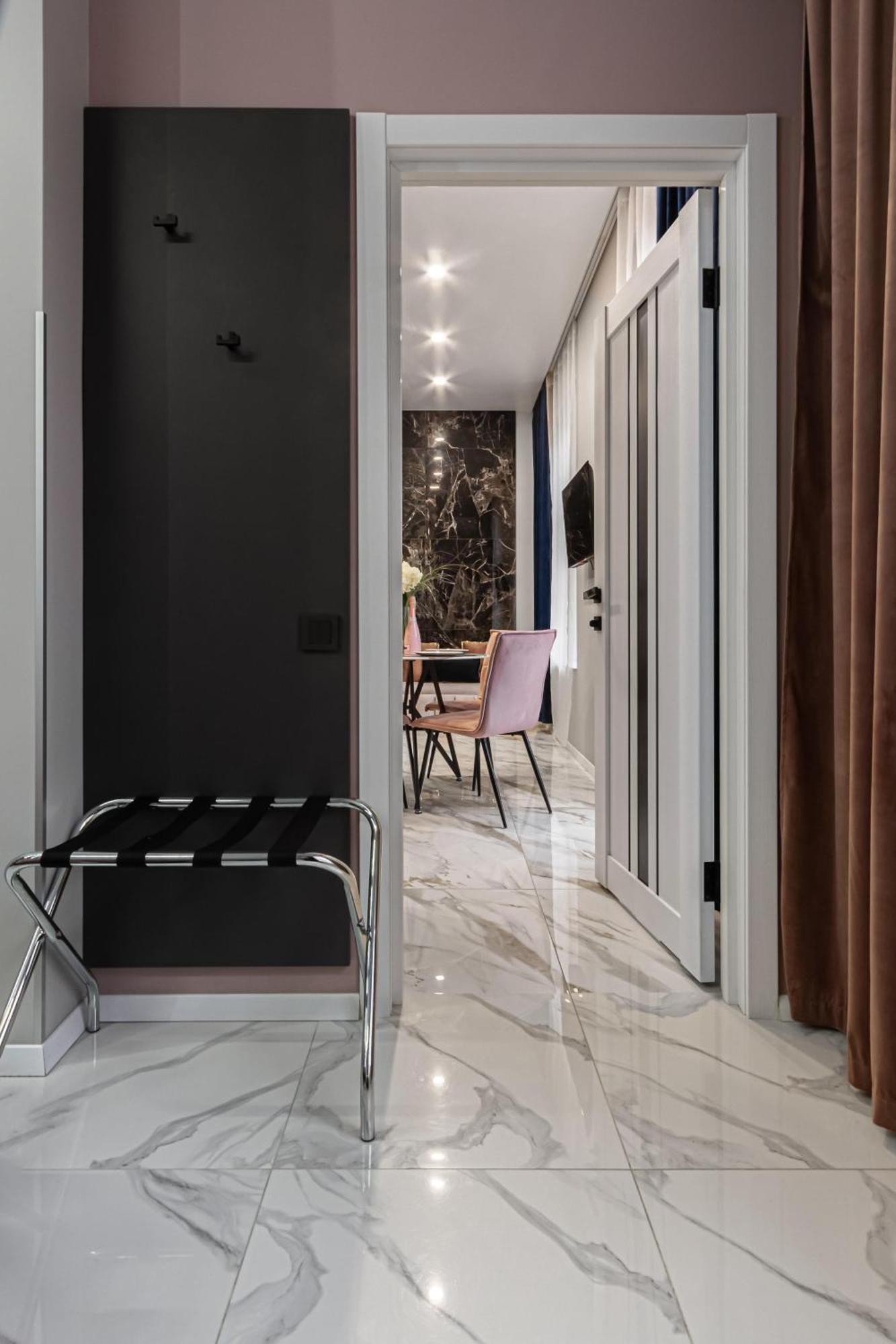 Family Residence Boutique Apartments Lviv Extérieur photo