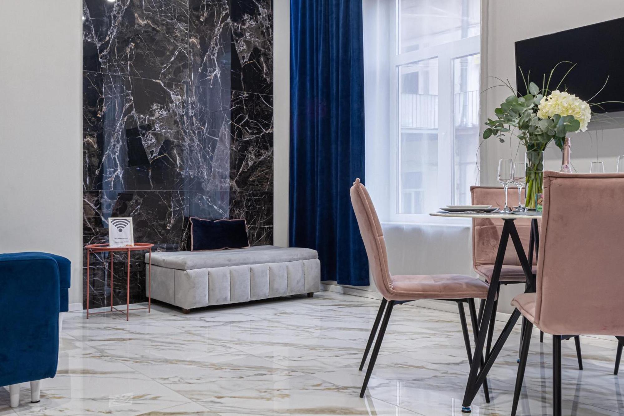 Family Residence Boutique Apartments Lviv Extérieur photo
