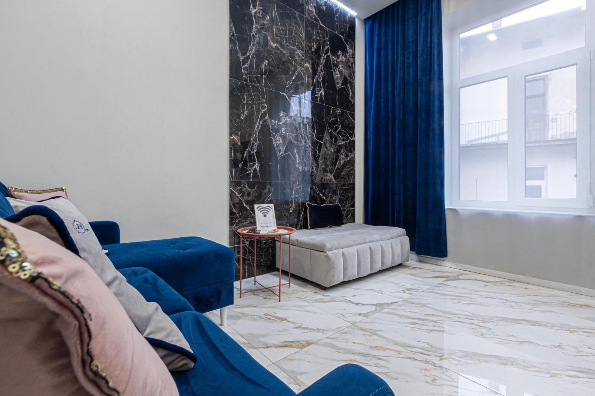 Family Residence Boutique Apartments Lviv Extérieur photo