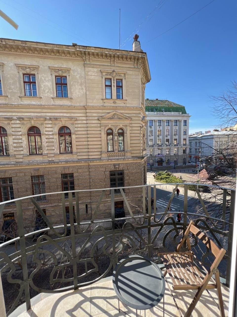 Family Residence Boutique Apartments Lviv Extérieur photo